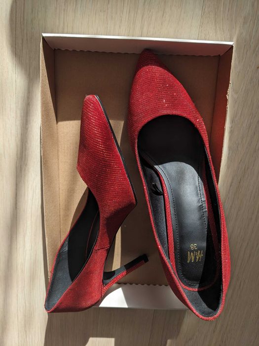 Pantofi H&M roșii cu sclipici, marime 38 – noi
