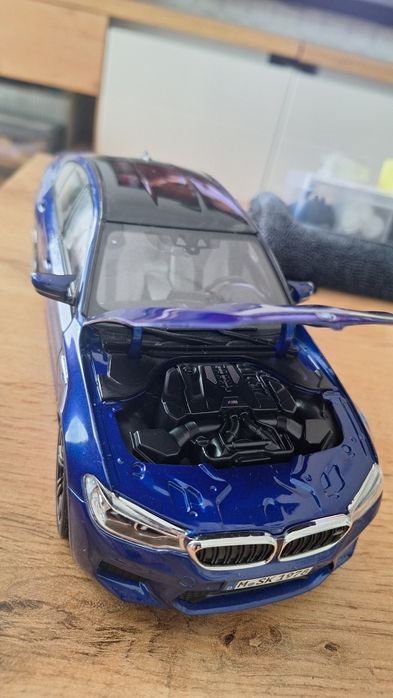BMW F90 M5 1:18 Dealer Edition - със ЗАБЕЛЕЖКИ +кутия Norev
