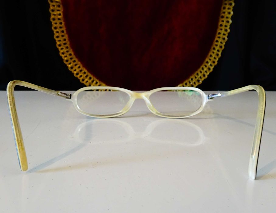 Диоптрични рамки със стъкла и слънчеви очила.