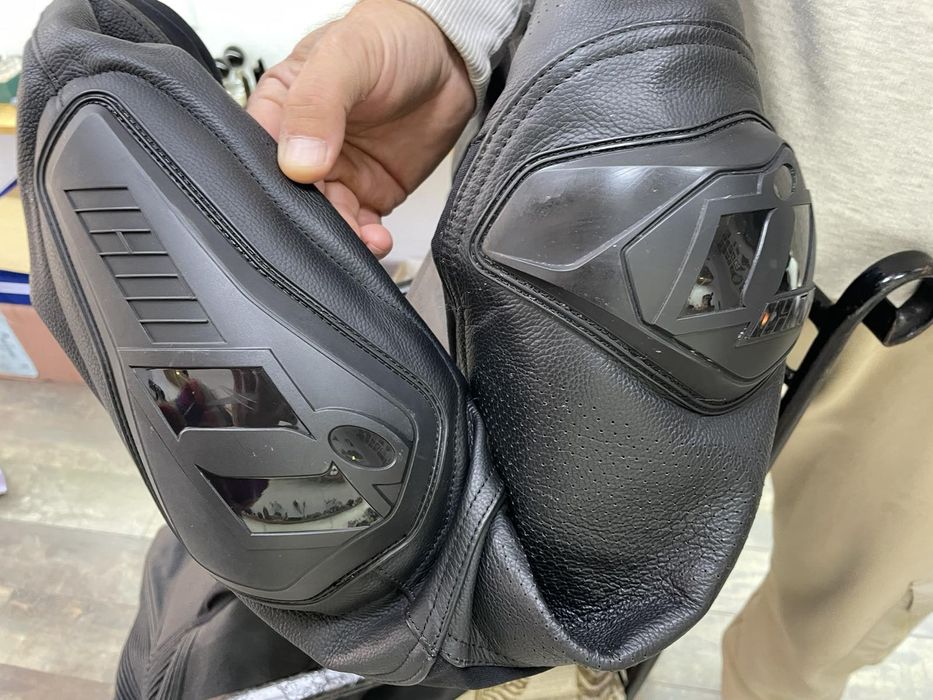 Мъжки мото  екип IKON размер 54