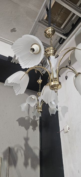 Люстры две одинаковые