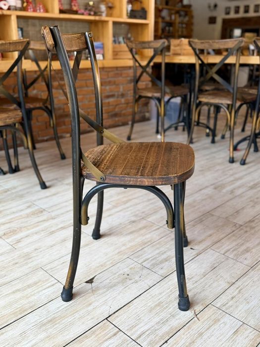 Продавам столове и маси