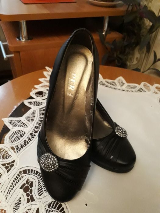 Продам туфли женские