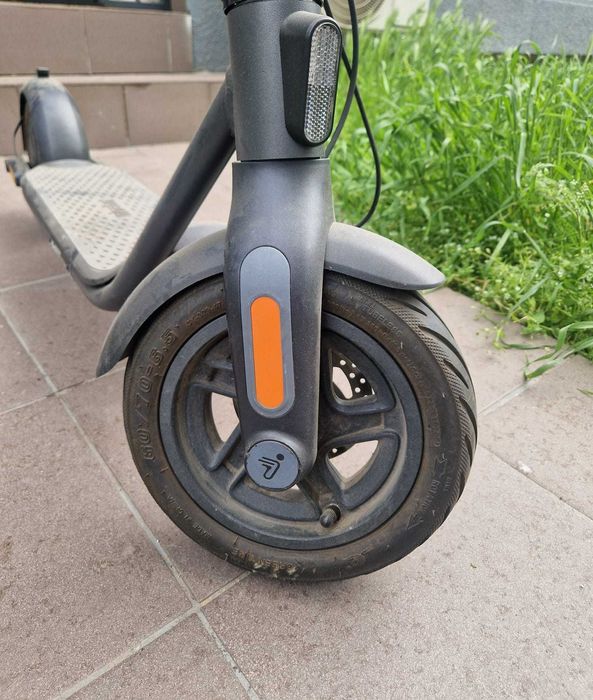 Trotineta electrica Niu KQi2 Pro 10", 25km/h, 40km, 300W, in stare excelenta cu incarcator original