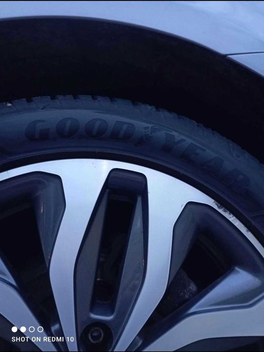 Anvelope dimensiuni 245 45 R18 allseason M+S si fulg marca Goodyear Vector dot 3923 aproape 2024 in stare foarte bună.