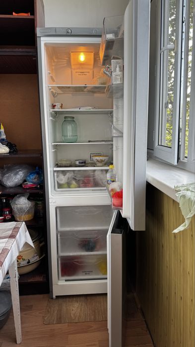 Холодильник “indesit”