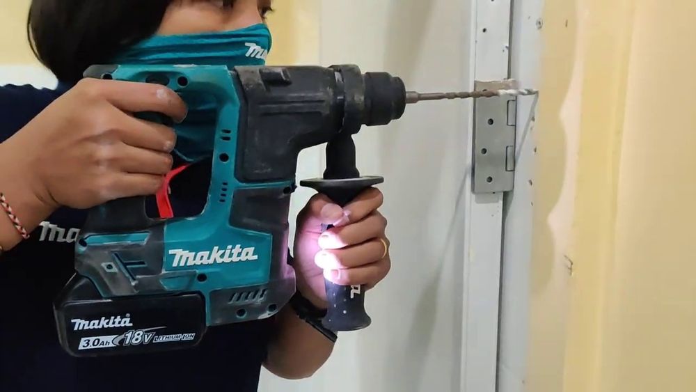 Перфоратор аккумуляторный Makita DHR202RF