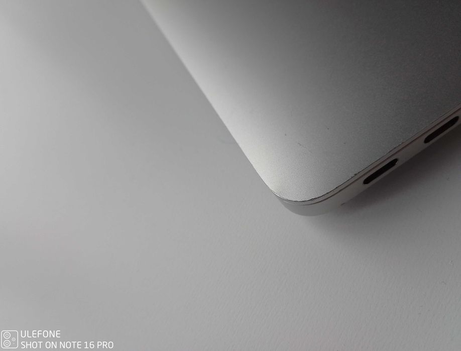Apple MacBook Air 2020 13" M1 8gb ram 256gb SSD