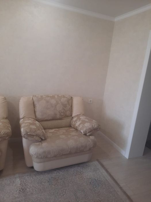 Продаю диван+кресло.