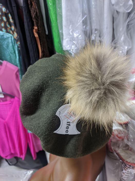 Берет женский красивый