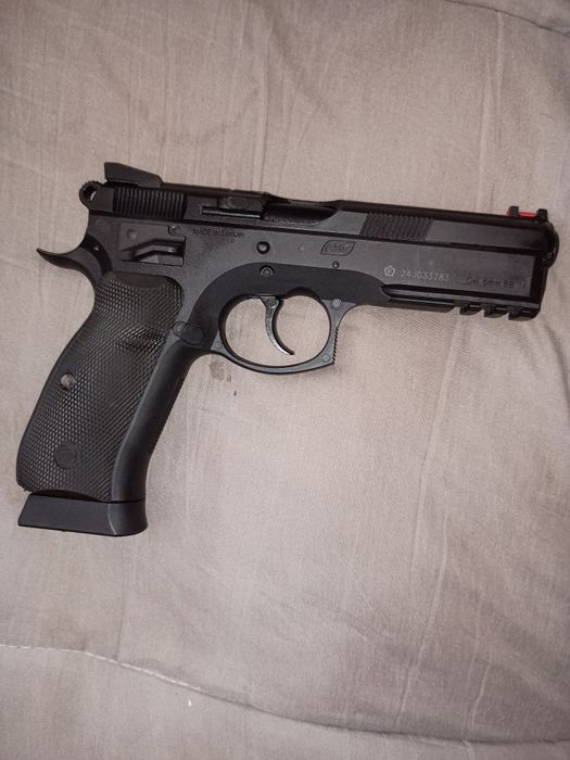 Pachet complet pistol airsoft semi automat+9 capsule+800 de bile