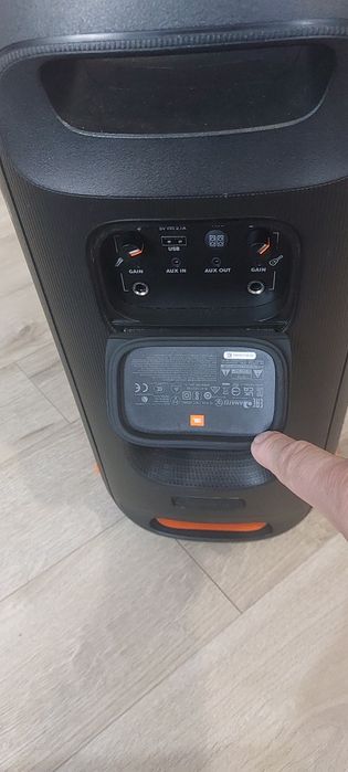 Vând boxa jbl  partybox  110