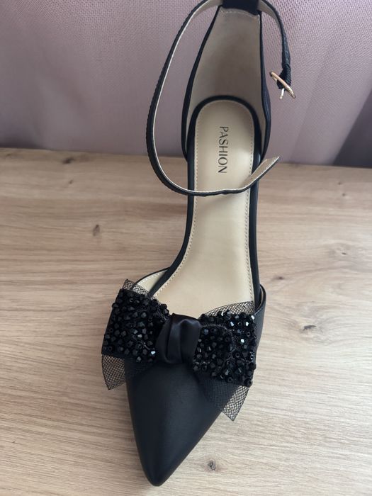 Конвертируеми (Convertible) обувки - ново - 38