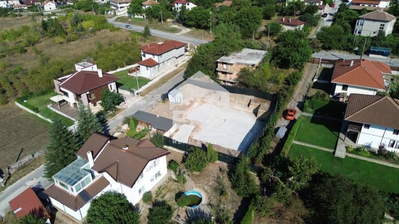 Двустаен апартамент за продажба, с голяма дневна и открито паркомясто,