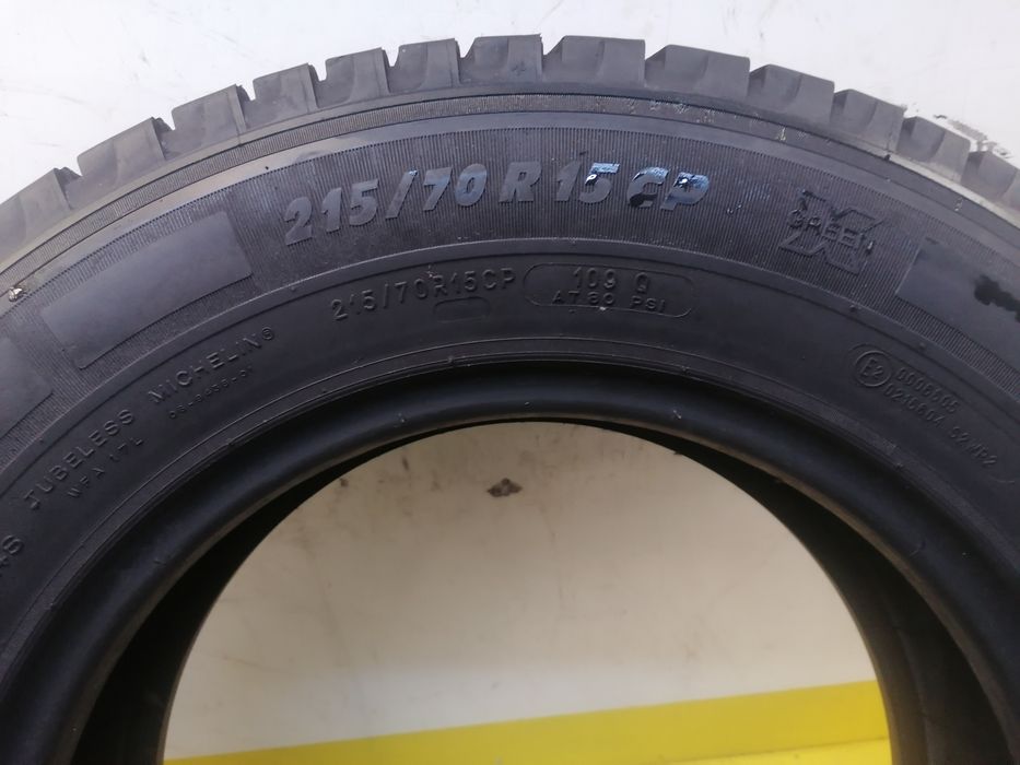 215/70/15 C vara 2*Michelin dot 0517. 5,46mm