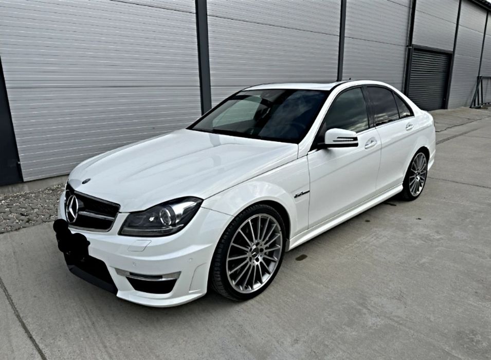 Mercedes Benz W204 6.3 AMG