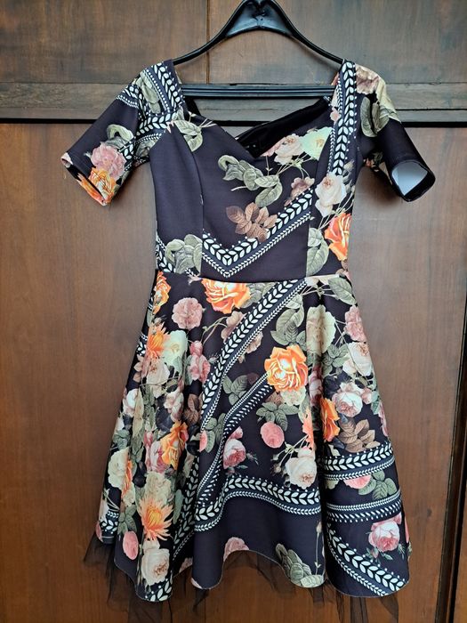 Дамска рокля с подплата от тюл