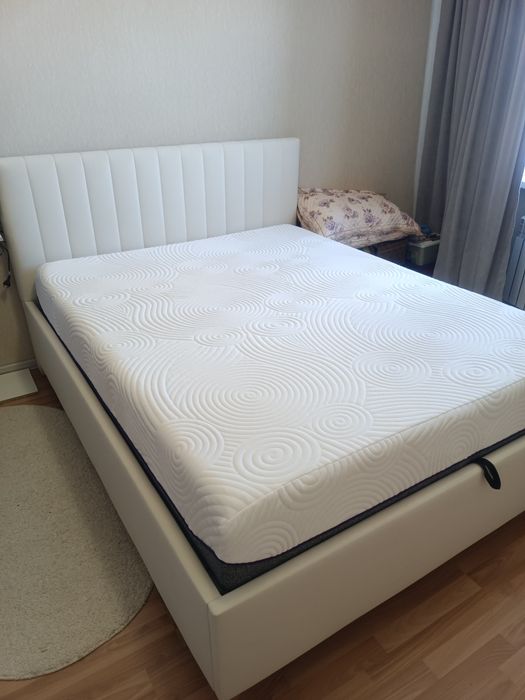 Продается 2-х спальная кровать с анатомическим матрасом