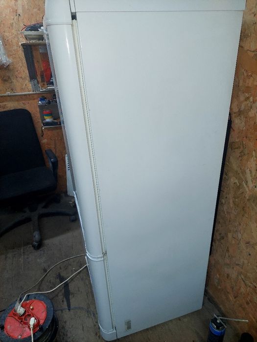 Холодильник индезит.