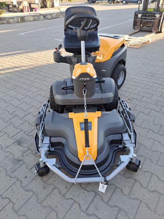 Tractoras de tuns iarba stiga park 500 w