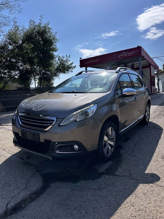 Пежо 2008 1.2i Allure*Navi*Led*Xenon*