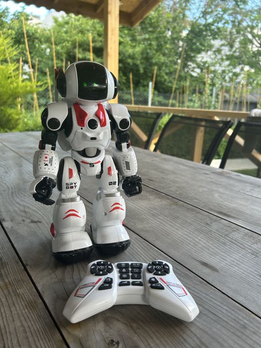 XTREM BOTS Робот шпионин JAMES с батерии