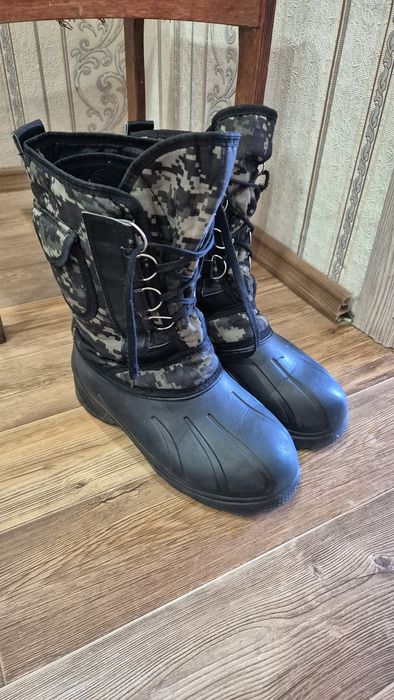 Продам военную форму берцы,валенки