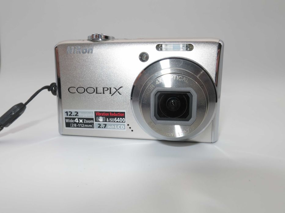 Nikon Coolpix S620 ултра компактен цифров фотоапарат, дигитална камера пълен комплект, като НОВА - тествана и работи отлично