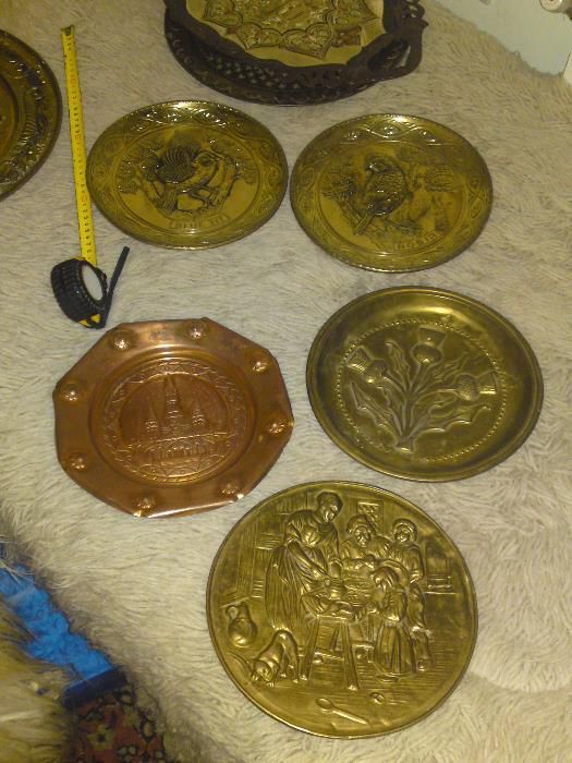 Продавам медни декоративни чиний