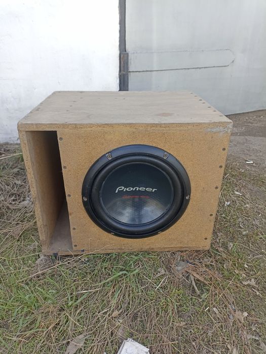 Продам буфер.с усилителем!качает хорошо!