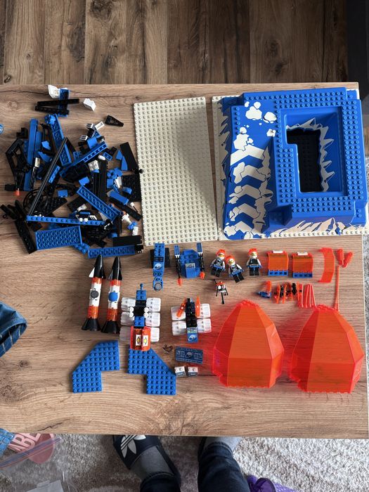 Lego  Space Ice Planet 6983 Ice Station Odyssey