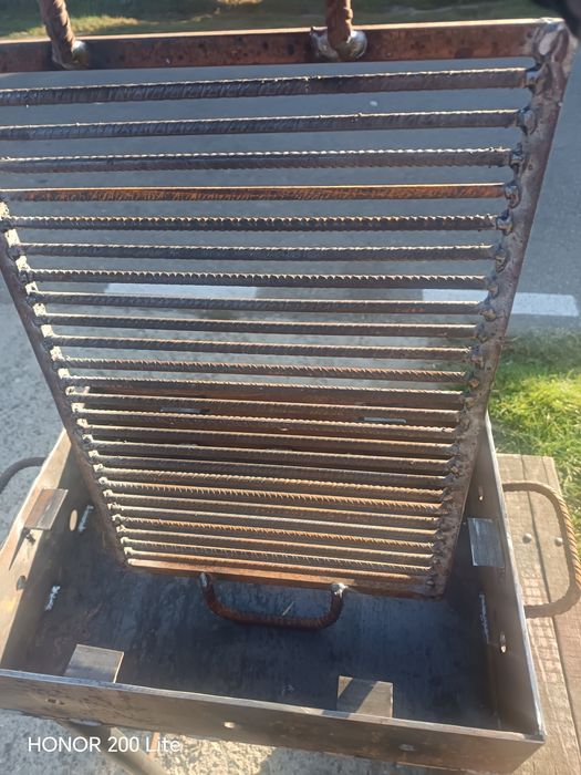 Vând grătar din tabla de 5 mm