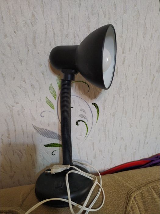 Настольная лампа