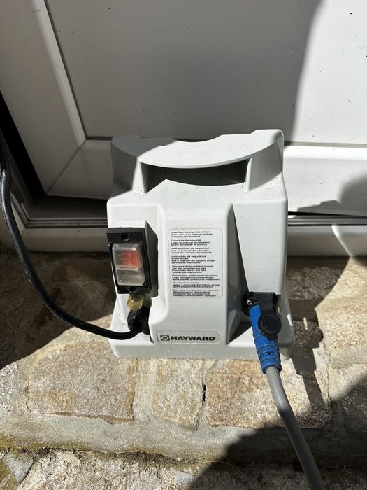 Интелигентен робот за почистване на вашия басейн