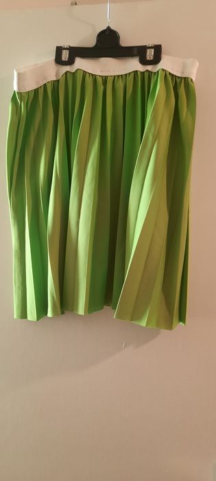 Поли оранжева и зелена