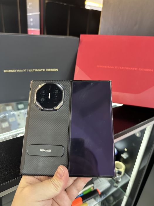Huawei Mate XT Ultimate Design 16 Гб / 512 Гб