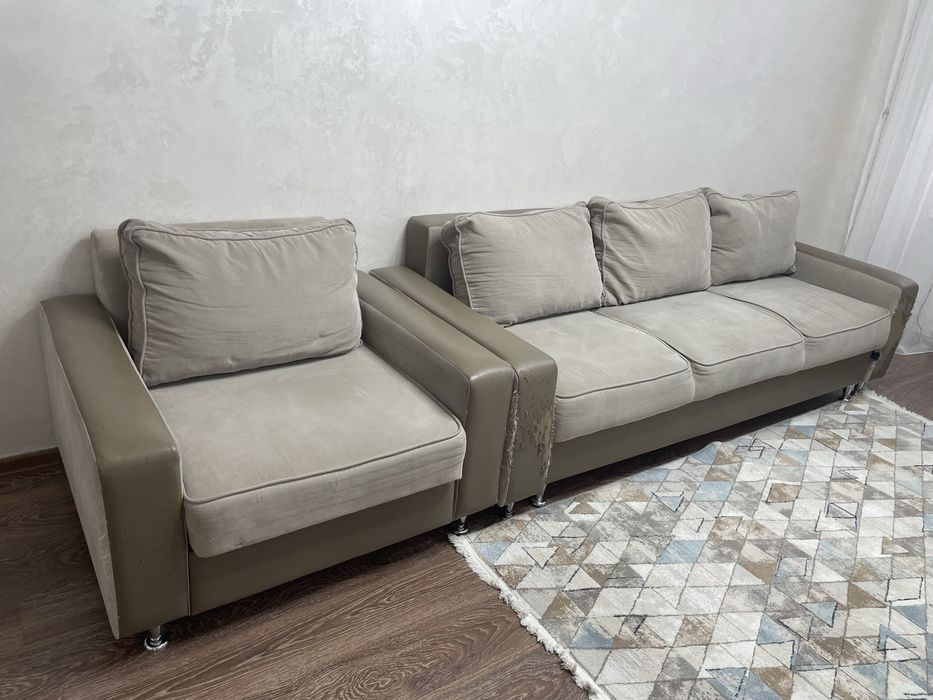 Диван б/у, поцарапанный