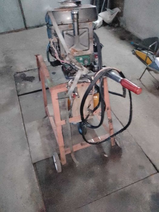 Рибарска лодка Ял 6 с бензинов или дизелов двигател