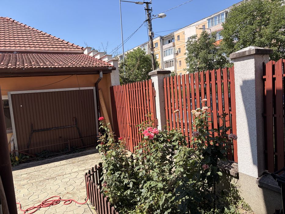 Vand poarta garaj dimensiuni Înălțime 2.27 m , lățime 2,60 m