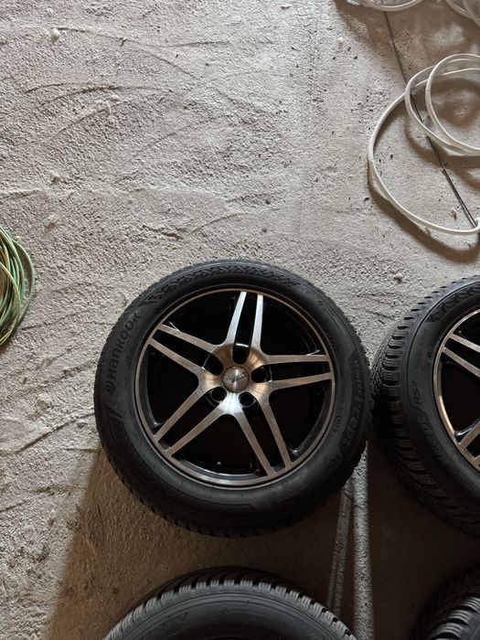 Set 4 jante Dezent R16 + anvelope iarnă Hankook 215/55 R16 Volvo
