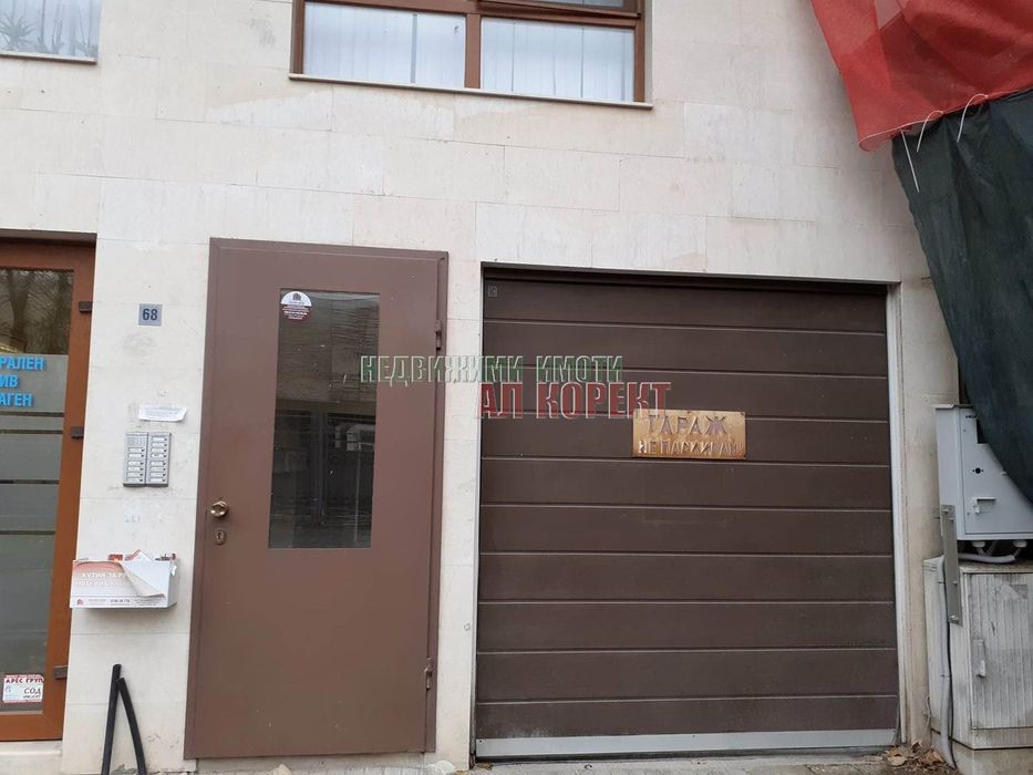 Дава се под наем Гараж / Паркомясто в Варна, Общината - 13 кв.м за 112.2 € - Снимка #1