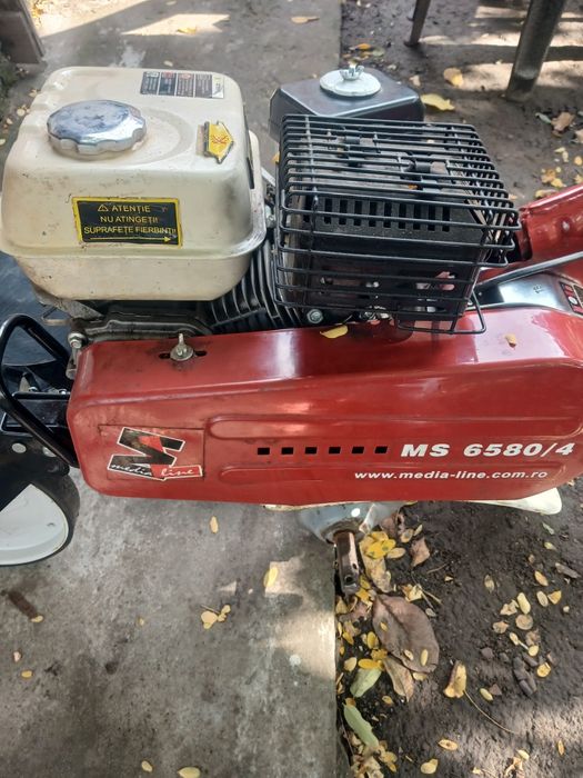 Vând motosapa ms line.