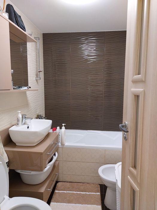 Vând apartament cu 4 camere în Plopilor
