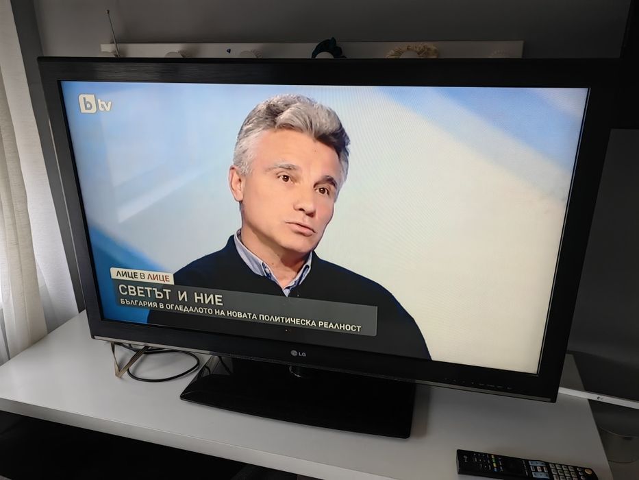 Продавам телевизор LG-42''