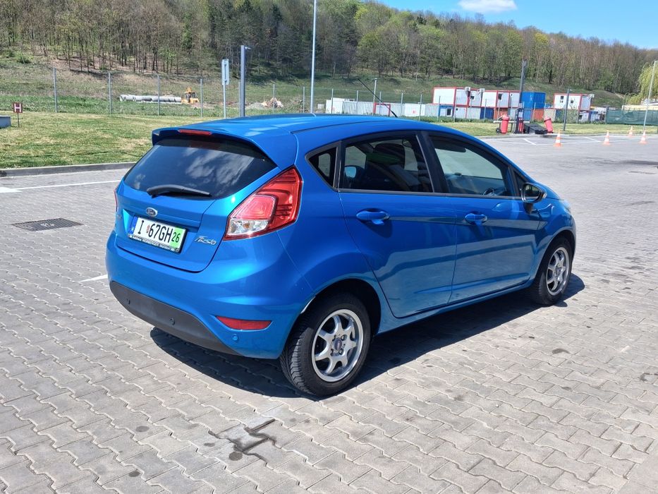 Vând Ford fiesta tutaniu