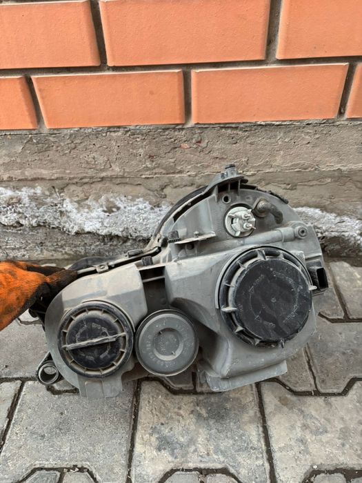 Фар на мерседес w210