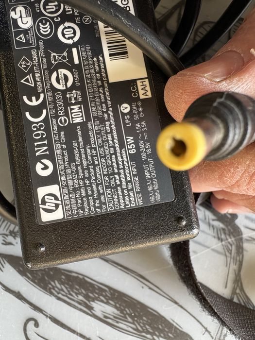 Зарядни устройства за лаптопи