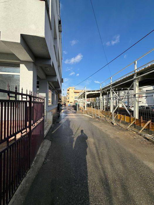 Inchiriez spatiu + curte interioara - Piata Traian