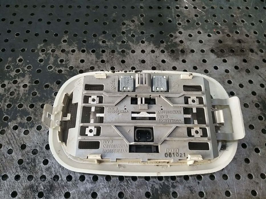 Plafoniera lampa plafon dodge caliber 5jg63trmaa