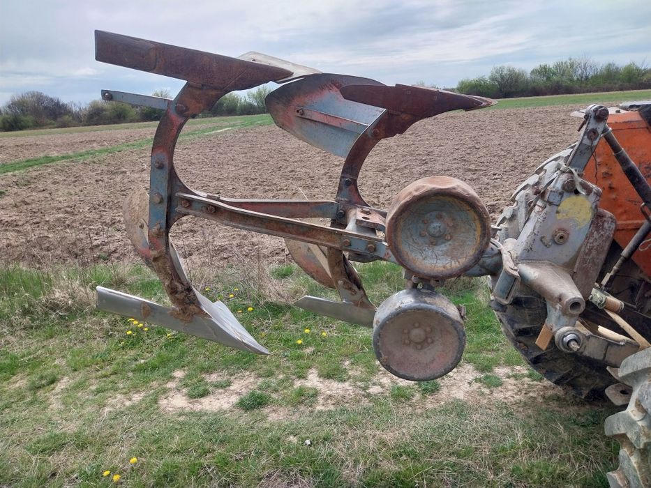 Vând plug 2 brazde reversibil